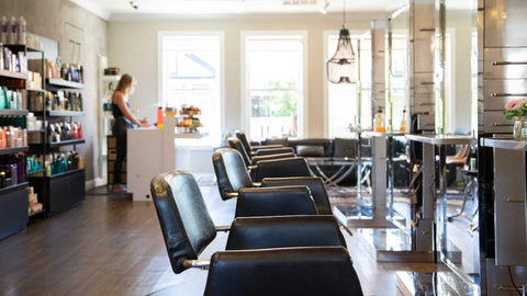 What conditions should a high-end hair salon have?