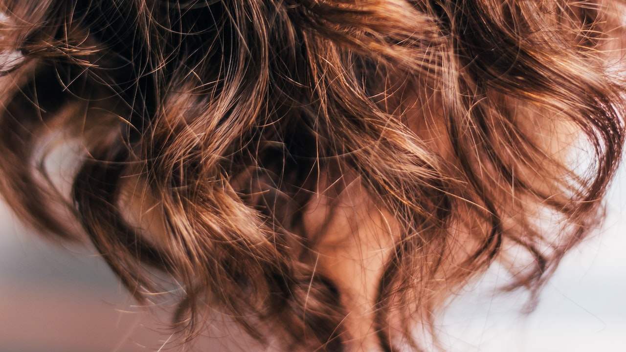 What's the name of the exclusive hairstylist?