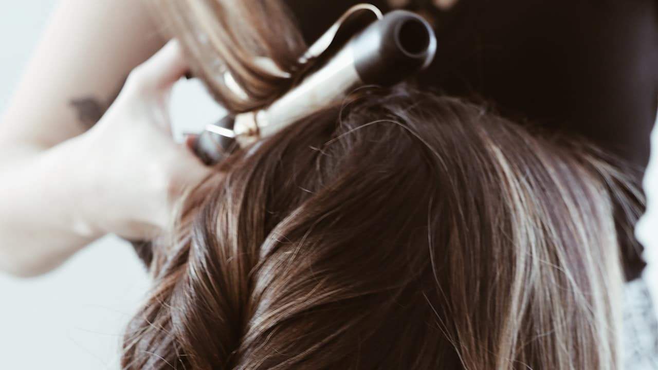 Can hairdressing tools scissors be delivered by express?