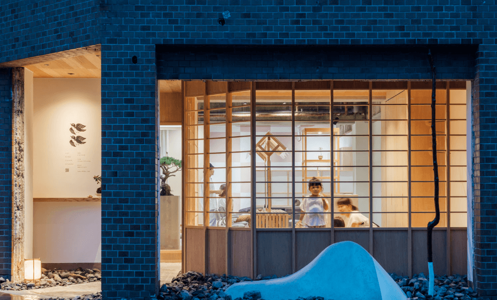 How a child-friendly hair salon operates