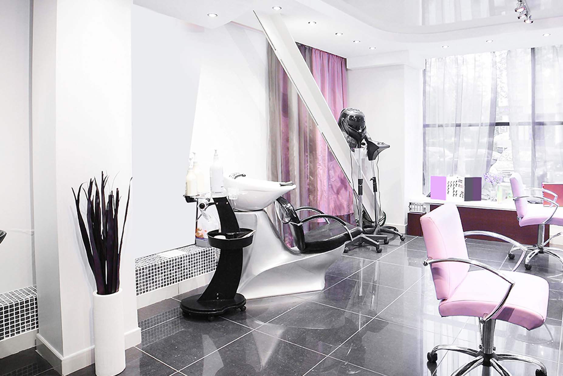 It's a cliche about how hairdressers are managed!