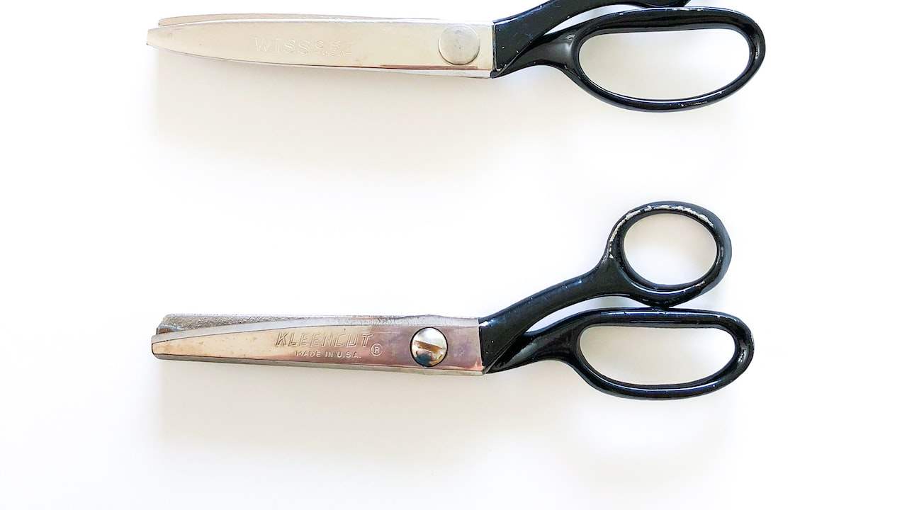 Simple decoration steps for a small barber shop